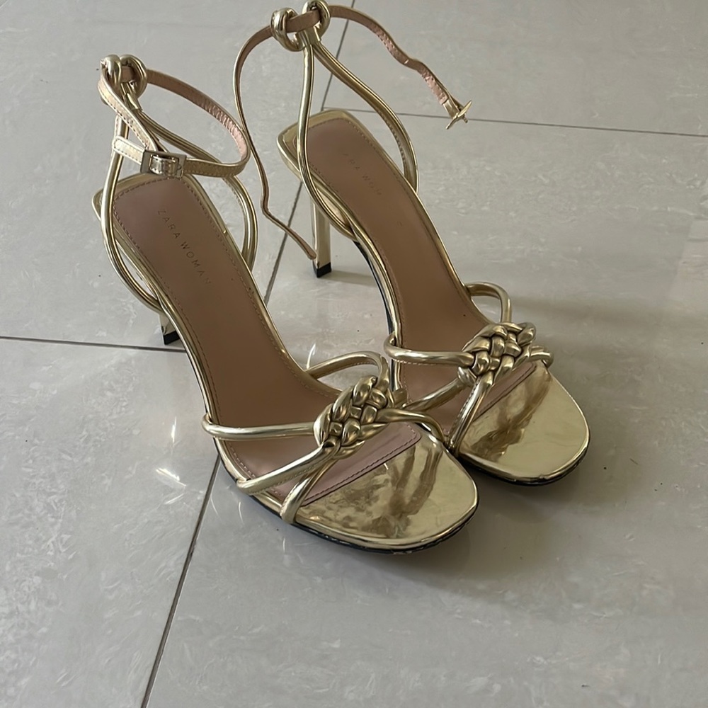 Gold heel